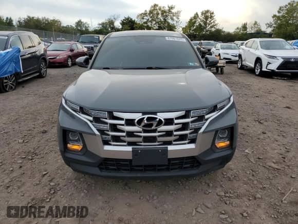 2022 Hyundai Santa Cruz SEL with VIN 5NTJB4AE2NH013716, listed as a Copart auction lot 81901025 with Not provided miles and Salvage title. Bid and sale history available at DreamBid. Image 5.