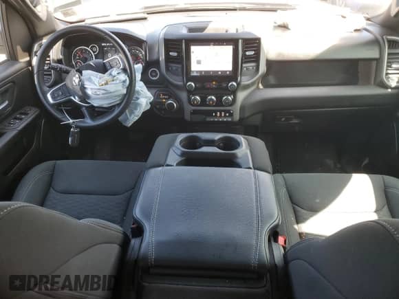 2025 Ram 1500 Tradesman z VIN 1C6RRFCG0SN554757, wystawiony jako Copart lot #51155325 z przebiegiem 12 045 mil mil oraz Szkoda całkowita • Salvage title. Historia ofert i sprzedaży dostępna na DreamBid. Obrazek 8.