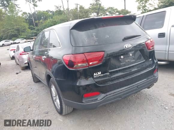 2020 Kia Sorento L with VIN 5XYPG4A37LG628761, listed as a IAAI auction lot 42959898 with 141,947 mi miles and . Bid and sale history available at DreamBid. Image 3.