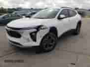 2024 Chevrolet Trax LT с VIN KL77LHE2XRC215585, выставлен на аукционе Copart как лот 83996075 с пробегом 47 514 миль миль и Списание • Salvage title. История ставок и продаж доступна на DreamBid. Изображение 1.
