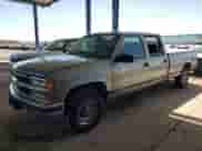 2000 Chevrolet Silverado 3500 z VIN 1GCGC33R1YF502364, wystawiony jako Copart lot #48556275 z przebiegiem 148 142 mil mil oraz Czysty tytuł • Clean title. Historia ofert i sprzedaży dostępna na DreamBid. Obrazek 1.