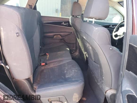 2019 Kia Sorento LX с VIN 5XYPG4A32KG565874, выставлен на аукционе Copart как лот 85915975 с пробегом 180 513 миль миль и Списание • Salvage title. История ставок и продаж доступна на DreamBid. Изображение 11.