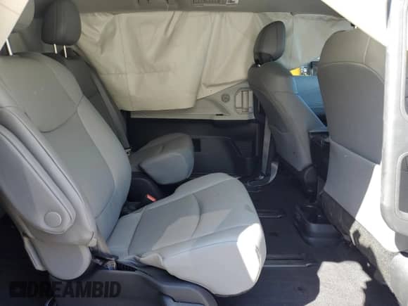 2025 Toyota Sienna XLE z VIN 5TDJSKFC9SS161197, wystawiony jako Copart lot #50755835 z przebiegiem 9 631 mil mil oraz Szkoda całkowita • Salvage title. Historia ofert i sprzedaży dostępna na DreamBid. Obrazek 11.