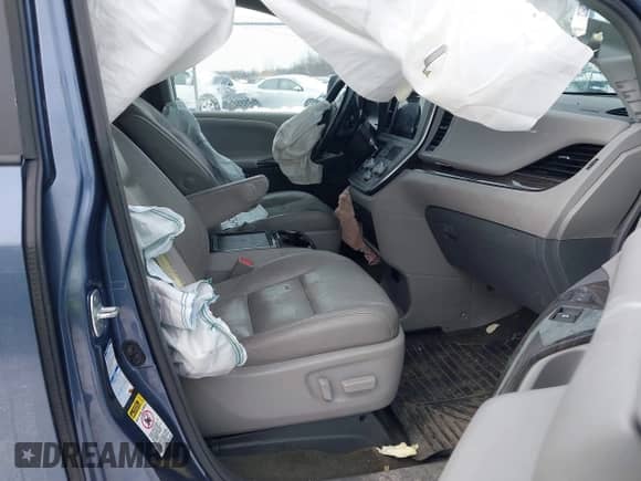 2017 Toyota Sienna XLE with VIN 5TDDZ3DC3HS154966, listed as a IAAI auction lot 41523393 with 141,365 mi miles and . Bid and sale history available at DreamBid. Image 5.