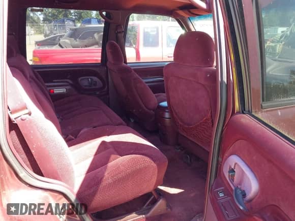 1995 Chevrolet Tahoe z VIN 1GNEK13K2SJ424433, wystawiony jako IAAI lot #42455752 z przebiegiem 221 469 mil mil oraz . Historia ofert i sprzedaży dostępna na DreamBid. Obrazek 8.