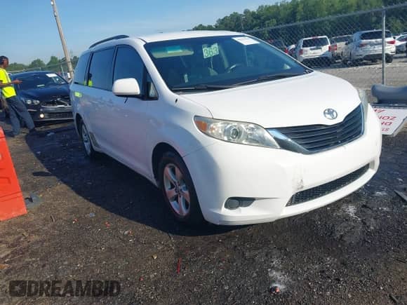2011 Toyota Sienna LE AAS with VIN 5TDKK3DC4BS172735, listed as a IAAI auction lot 42621828 with 169,766 mi miles and . Bid and sale history available at DreamBid. Image 1.