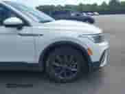 2024 Volkswagen Tiguan SE с VIN 3VV2B7AX5RM032493, выставлен на аукционе IAAI как лот 42603503 с пробегом 42 272 миль миль и . История ставок и продаж доступна на DreamBid. Изображение 17.