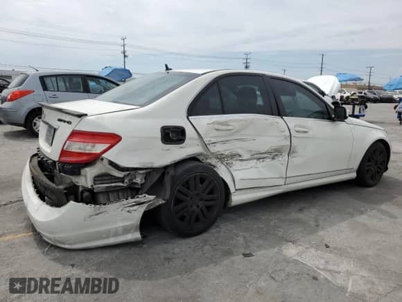 2009 Mercedes-Benz C 300 Sport z VIN WDDGF54X49R061402, wystawiony jako Copart lot #70928645 z przebiegiem 245 217 mil mil oraz Szkoda całkowita • Salvage title. Historia ofert i sprzedaży dostępna na DreamBid. Obrazek 3.