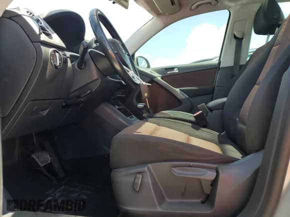 2009 Volkswagen Tiguan SE с VIN WVGBV75N69W525304, выставлен на аукционе Copart как лот 69112395 с пробегом 115 919 миль миль и Списание • Salvage title. История ставок и продаж доступна на DreamBid. Изображение 7.