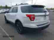 2018 Ford Explorer XLT z VIN 1FM5K8DH9JGC06811, wystawiony jako IAAI lot #43537534 z przebiegiem 135 099 mil mil oraz . Historia ofert i sprzedaży dostępna na DreamBid. Obrazek 3.