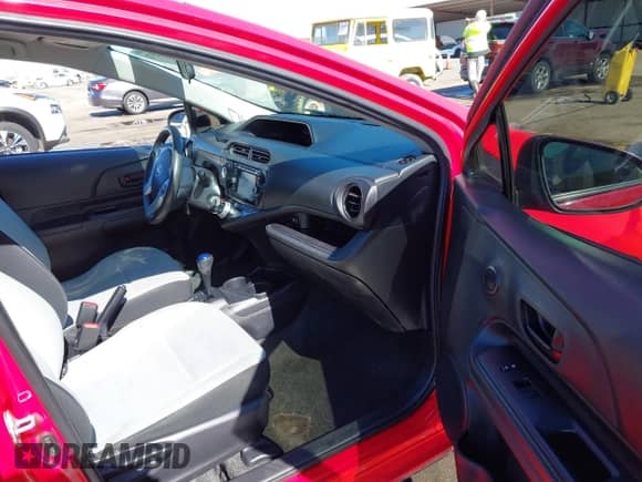 2016 Toyota Prius One z VIN JTDKDTB39G1137626, wystawiony jako IAAI lot #43484371 z przebiegiem 274 164 mil mil oraz . Historia ofert i sprzedaży dostępna na DreamBid. Obrazek 5.