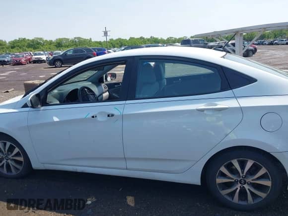 2017 Hyundai Accent Value Edition с VIN KMHCT4AE6HU332756, выставлен на аукционе IAAI как лот 42377678 с пробегом Не указан миль и . История ставок и продаж доступна на DreamBid. Изображение 14.