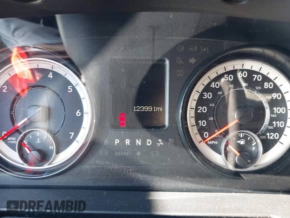 2018 Ram 1500 Express z VIN 3C6RR6KG2JG225759, wystawiony jako IAAI lot #41238504 z przebiegiem 123 991 mil mil oraz . Historia ofert i sprzedaży dostępna na DreamBid. Obrazek 7.