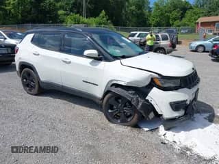 2021 Jeep Compass Latitude с VIN 3C4NJDBB7MT586620, выставлен на аукционе IAAI как лот 42419068 с пробегом 61 094 миль миль и . История ставок и продаж доступна на DreamBid. Изображение 1.