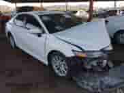 2023 Toyota Camry LE z VIN 4T1R11AK2PU138860, wystawiony jako IAAI lot #43374519 z przebiegiem 56 208 mil mil oraz . Historia ofert i sprzedaży dostępna na DreamBid. Obrazek 1.