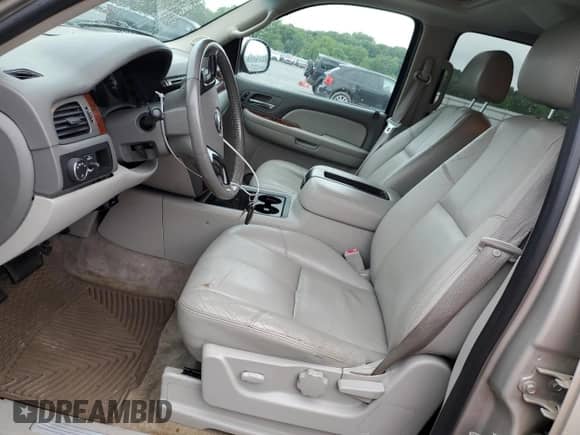 2009 Chevrolet Tahoe z VIN 1GNFC13539R120163, wystawiony jako Copart lot #58721595 z przebiegiem 183 307 mil mil oraz Czysty tytuł • Clean title. Historia ofert i sprzedaży dostępna na DreamBid. Obrazek 7.