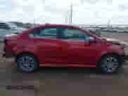2018 Chevrolet Sonic LT z VIN 1G1JD5SH0J4109229, wystawiony jako IAAI lot #42897541 z przebiegiem 62 529 mil mil oraz . Historia ofert i sprzedaży dostępna na DreamBid. Obrazek 14.