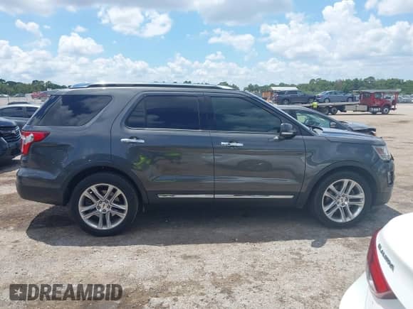 2017 Ford Explorer Limited z VIN 1FM5K7FH1HGC08571, wystawiony jako IAAI lot #43005663 z przebiegiem 72 744 mil mil oraz . Historia ofert i sprzedaży dostępna na DreamBid. Obrazek 13.