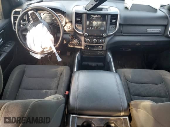 2019 Ram 1500 Big Horn z VIN 1C6SRFFTXKN868877, wystawiony jako Copart lot #72095235 z przebiegiem 139 063 mil mil oraz Szkoda całkowita • Salvage title. Historia ofert i sprzedaży dostępna na DreamBid. Obrazek 8.