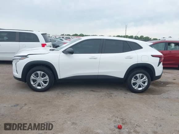 2025 Chevrolet Trax LS с VIN KL77LFEP5SC177754, выставлен на аукционе IAAI как лот 42474211 с пробегом 7 017 миль миль и . История ставок и продаж доступна на DreamBid. Изображение 14.