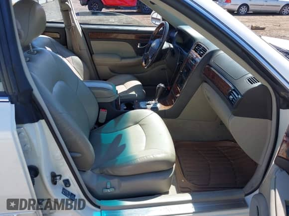 2005 Hyundai XG with VIN KMHFU45EX5A417696, listed as a IAAI auction lot 42692363 with 140,768 mi miles and . Bid and sale history available at DreamBid. Image 5.