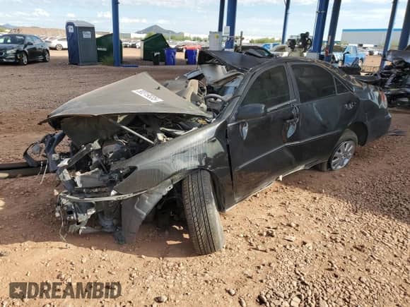 2004 Toyota Camry LE z VIN 4T1BF32K44U062244, wystawiony jako Copart lot #80319335 z przebiegiem Nie podano mil oraz Nie do naprawy • Non repairable. Historia ofert i sprzedaży dostępna na DreamBid. Obrazek 1.