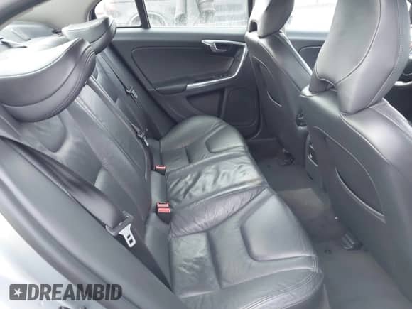 2012 Volvo S60 T6 с VIN YV1902FH7C2105461, выставлен на аукционе IAAI как лот 41323392 с пробегом 98 059 миль миль и . История ставок и продаж доступна на DreamBid. Изображение 8.