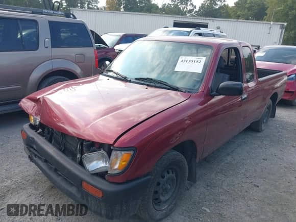 1995 Toyota Tacoma z VIN 4TAUN53B1SZ040515, wystawiony jako IAAI lot #43135152 z przebiegiem 259 900 mil mil oraz . Historia ofert i sprzedaży dostępna na DreamBid. Obrazek 2.