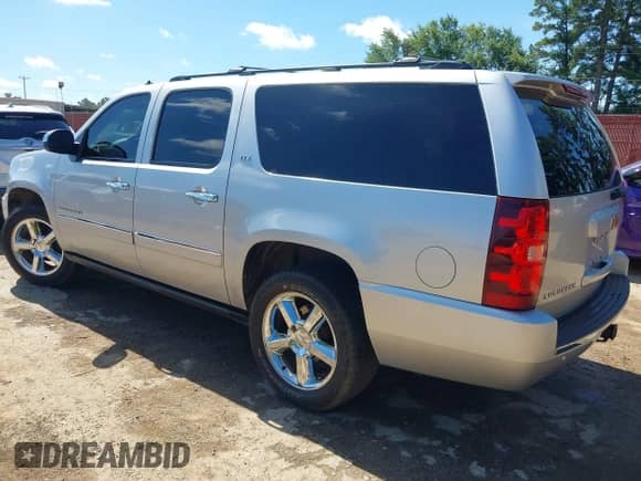 2013 Chevrolet Suburban LTZ z VIN 1GNSCKE07DR108483, wystawiony jako IAAI lot #42579856 z przebiegiem 179 622 mil mil oraz . Historia ofert i sprzedaży dostępna na DreamBid. Obrazek 3.