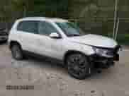 2013 Volkswagen Tiguan SE с VIN WVGAV7AX1DW527053, выставлен на аукционе Copart как лот 55934895 с пробегом 202 761 миль миль и Чистый • Clean title. История ставок и продаж доступна на DreamBid. Изображение 4.