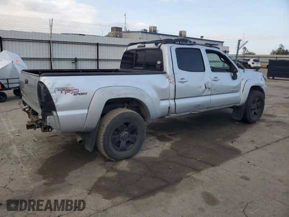 2008 Toyota Tacoma PreRunner with VIN 3TMKU72N98M015846, listed as a Copart auction lot 82139065 with 210,053 mi miles and Salvage title. Bid and sale history available at DreamBid. Image 3.