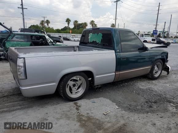 1997 Chevrolet Silverado 1500 with VIN 1GCEC14R7VZ219245, listed as a Copart auction lot 60555685 with 135,312 mi miles and Salvage title. Bid and sale history available at DreamBid. Image 3.