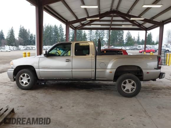 2002 GMC Sierra 1500 Denali z VIN 2GTFK69U421321155, wystawiony jako IAAI lot #41636514 z przebiegiem 171 955 mil mil oraz . Historia ofert i sprzedaży dostępna na DreamBid. Obrazek 14.
