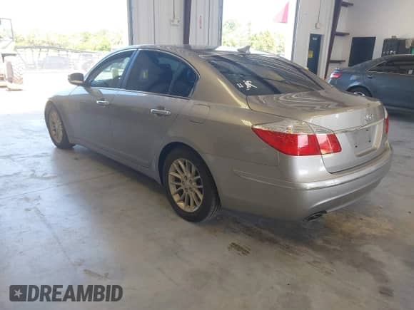 2009 Hyundai Genesis with VIN KMHGC46EX9U046565, listed as a IAAI auction lot 42852587 with 211,733 mi miles and . Bid and sale history available at DreamBid. Image 3.