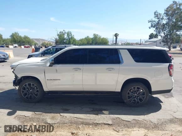 2024 Chevrolet Suburban Premier z VIN 1GNSKFKTXRR209081, wystawiony jako IAAI lot #42271966 z przebiegiem 25 651 mil mil oraz . Historia ofert i sprzedaży dostępna na DreamBid. Obrazek 14.