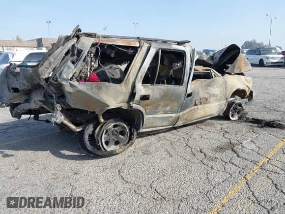 2000 Chevrolet Blazer LT with VIN 1GNCS13WXY2231878, listed as a IAAI auction lot 41212161 with Not provided miles and . Bid and sale history available at DreamBid. Image 4.