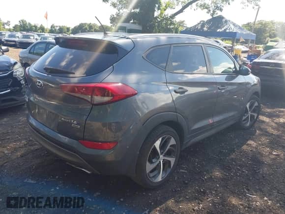 2016 Hyundai Tucson Sport z VIN KM8J3CA29GU199142, wystawiony jako IAAI lot #42747509 z przebiegiem 96 870 mil mil oraz . Historia ofert i sprzedaży dostępna na DreamBid. Obrazek 4.