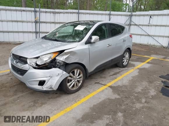 2011 Hyundai Tucson Limited with VIN KM8JU3AC5BU202990, listed as a IAAI auction lot 42253236 with 195,349 mi miles and . Bid and sale history available at DreamBid. Image 2.