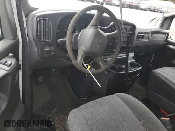 2002 Chevrolet Express с VIN 1GAHG39R121100096, выставлен на аукционе Copart как лот 84198674 с пробегом Не указан миль и Списание • Salvage title. История ставок и продаж доступна на DreamBid. Изображение 8.