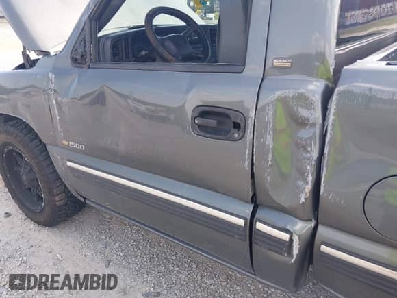 2000 Chevrolet Silverado 1500 LS with VIN 1GCEC14W3YZ303315, listed as a IAAI auction lot 42422748 with 274,514 mi miles and . Bid and sale history available at DreamBid. Image 15.