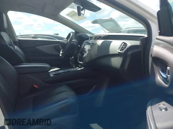 2021 Nissan Murano SL z VIN 5N1AZ2CJ8MC136936, wystawiony jako IAAI lot #43262133 z przebiegiem 72 301 mil mil oraz . Historia ofert i sprzedaży dostępna na DreamBid. Obrazek 5.