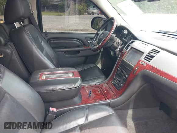 2014 Cadillac Escalade ESV Luxury с VIN 1GYS4HEF6ER199190, выставлен на аукционе IAAI как лот 42365693 с пробегом 144 875 миль миль и . История ставок и продаж доступна на DreamBid. Изображение 5.