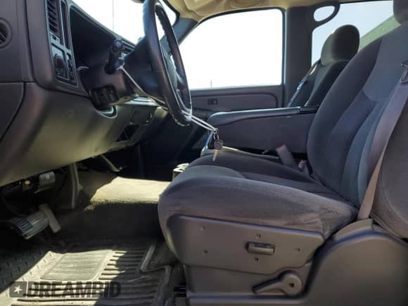 2005 GMC Sierra 1500 SLT z VIN 2GTEC13T251131726, wystawiony jako Copart lot #52334705 z przebiegiem 109 319 mil mil oraz Szkoda całkowita • Salvage title. Historia ofert i sprzedaży dostępna na DreamBid. Obrazek 7.