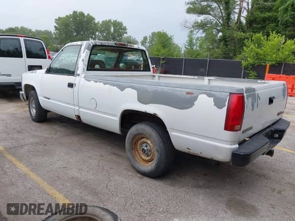 1994 GMC Sierra 1500 z VIN 1GTEC14ZXRZ521487, wystawiony jako IAAI lot #42499392 z przebiegiem 249 618 mil mil oraz . Historia ofert i sprzedaży dostępna na DreamBid. Obrazek 3.