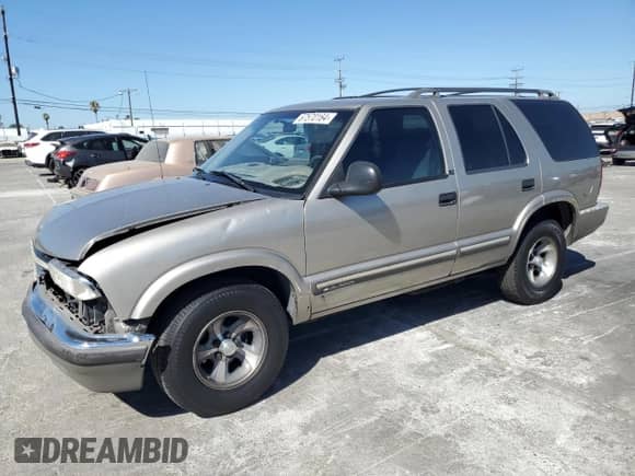 2000 Chevrolet Blazer LS z VIN 1GNCS13W3YK125255, wystawiony jako Copart lot #67570164 z przebiegiem 188 315 mil mil oraz Szkoda całkowita • Salvage title. Historia ofert i sprzedaży dostępna na DreamBid. Obrazek 1.