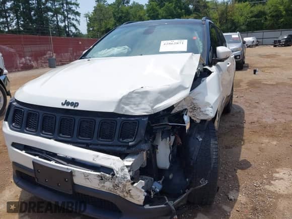 2019 Jeep Compass Altitude z VIN 3C4NJCBB0KT802623, wystawiony jako IAAI lot #42862871 z przebiegiem 108 565 mil mil oraz . Historia ofert i sprzedaży dostępna na DreamBid. Obrazek 6.
