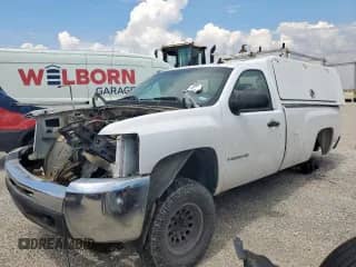 2008 Chevrolet Silverado 2500HD Work Truck z VIN 1GCHC24K58E132865, wystawiony jako Copart lot #60652305 z przebiegiem Nie podano mil oraz Szkoda całkowita • Salvage title. Historia ofert i sprzedaży dostępna na DreamBid. Obrazek 1.