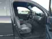 2024 Toyota Tacoma SR5 z VIN 3TMLB5JN8RM080821, wystawiony jako IAAI lot #43198796 z przebiegiem 13 169 mil mil oraz . Historia ofert i sprzedaży dostępna na DreamBid. Obrazek 5.