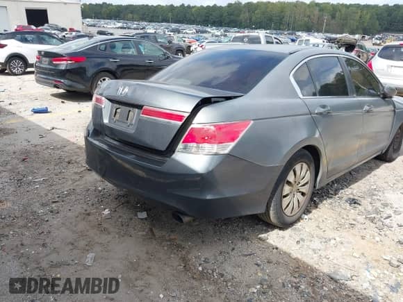 2012 Honda Accord LX z VIN 1HGCP2F33CA165028, wystawiony jako IAAI lot #43384122 z przebiegiem 221 848 mil mil oraz . Historia ofert i sprzedaży dostępna na DreamBid. Obrazek 4.