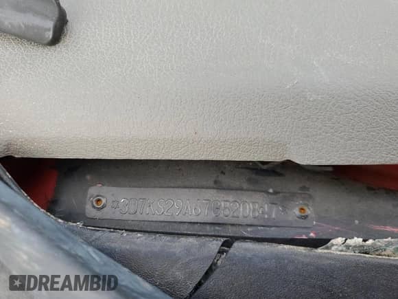 2007 Dodge 2500 Laramie z VIN 3D7KS29A67G820847, wystawiony jako Copart lot #50812353 z przebiegiem Nie podano mil oraz Nie do naprawy • Non repairable. Historia ofert i sprzedaży dostępna na DreamBid. Obrazek 14.